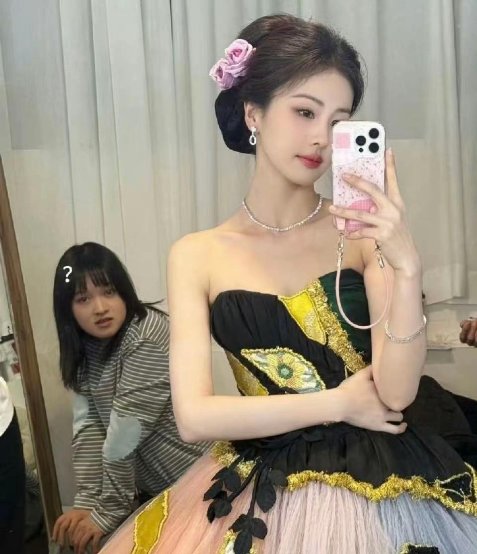 “你玩好大！”新综艺《是很靠谱的朋友》凭借“明星内推熟人谈恋爱”的设定让人眼前一