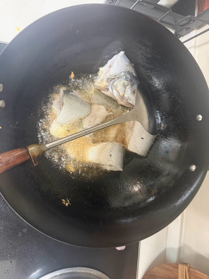 忙里偷闲做了一个鱼，简简单单又一餐。​​​