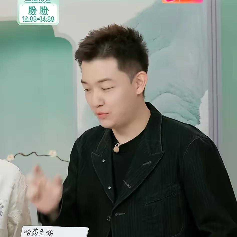 与辉同行直播间13日业绩7350万，跌破8000万啦。看来鞋帽单价低，不如家电、