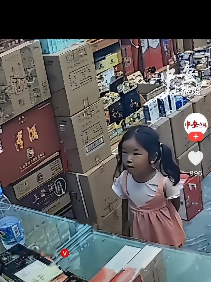 近日。一位来自河南的爸爸，带着年仅4岁的小女儿，背井离乡来天津谋生。爸爸身体不好