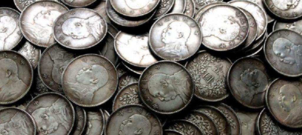 1982年6月16日傍晚，青海贵德县，18岁的女民兵陶金兰，一锄头下去，把一个陶