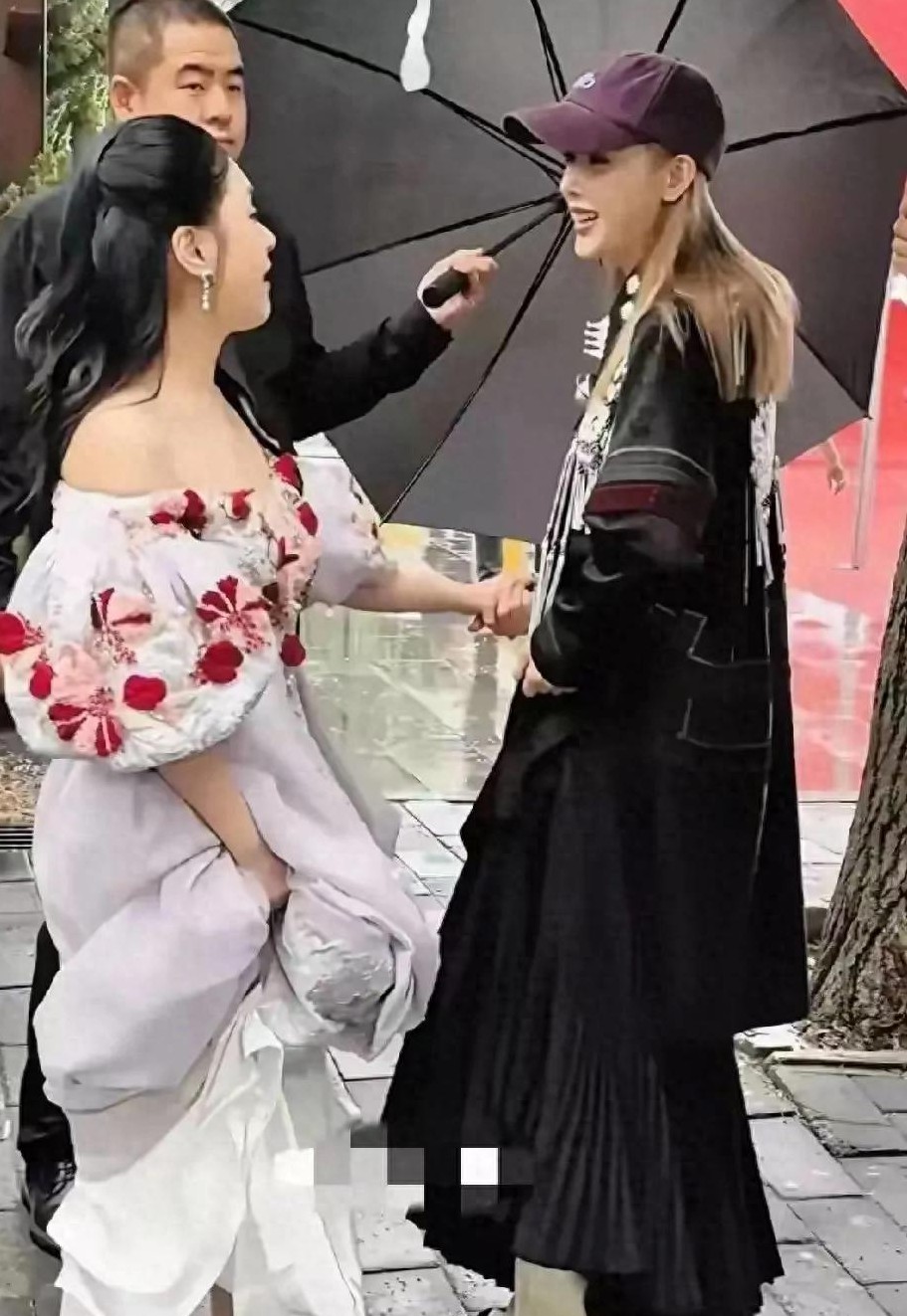 万万没有想到，女神现实中居然那么矮，白瞎我看了十几年电视