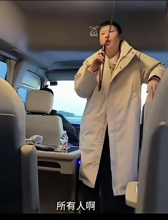 报团旅游遇上强制消费，这导游也太嚣张了！在车上大声呵斥“都给我下车，到商场消费2