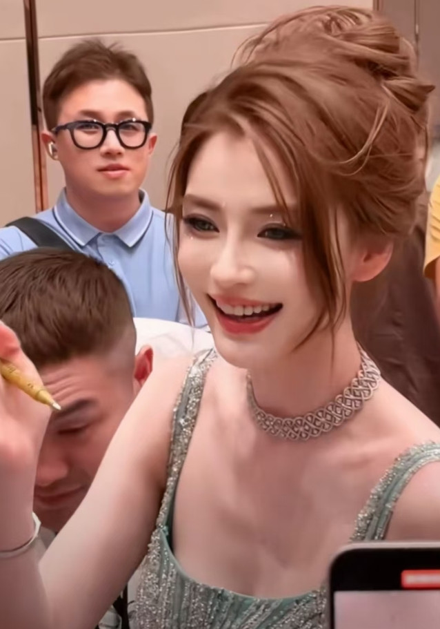 这太神奇了！你们发现没，Angelababy最近的状态很是不可思议。没想
