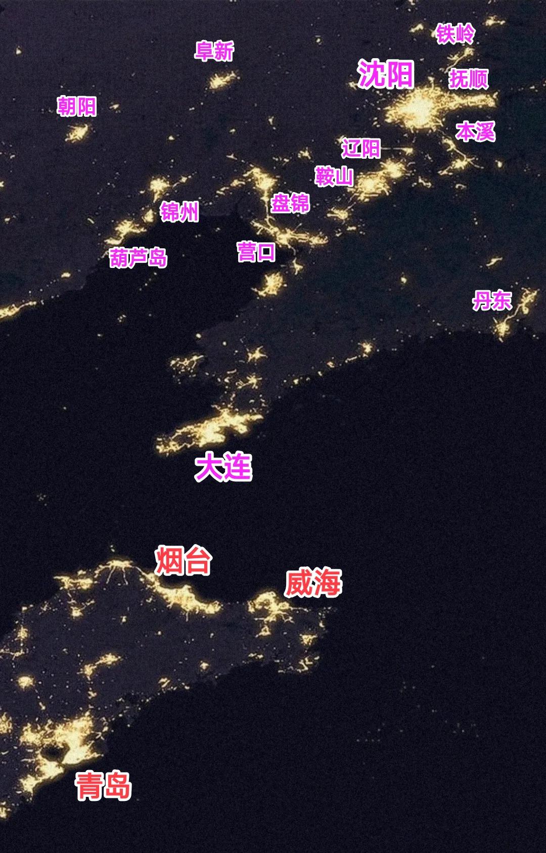 从夜景灯光图看沈阳的繁华成都跟青岛旗鼓相当，可是大连的繁华区域面积跟青岛比起来就
