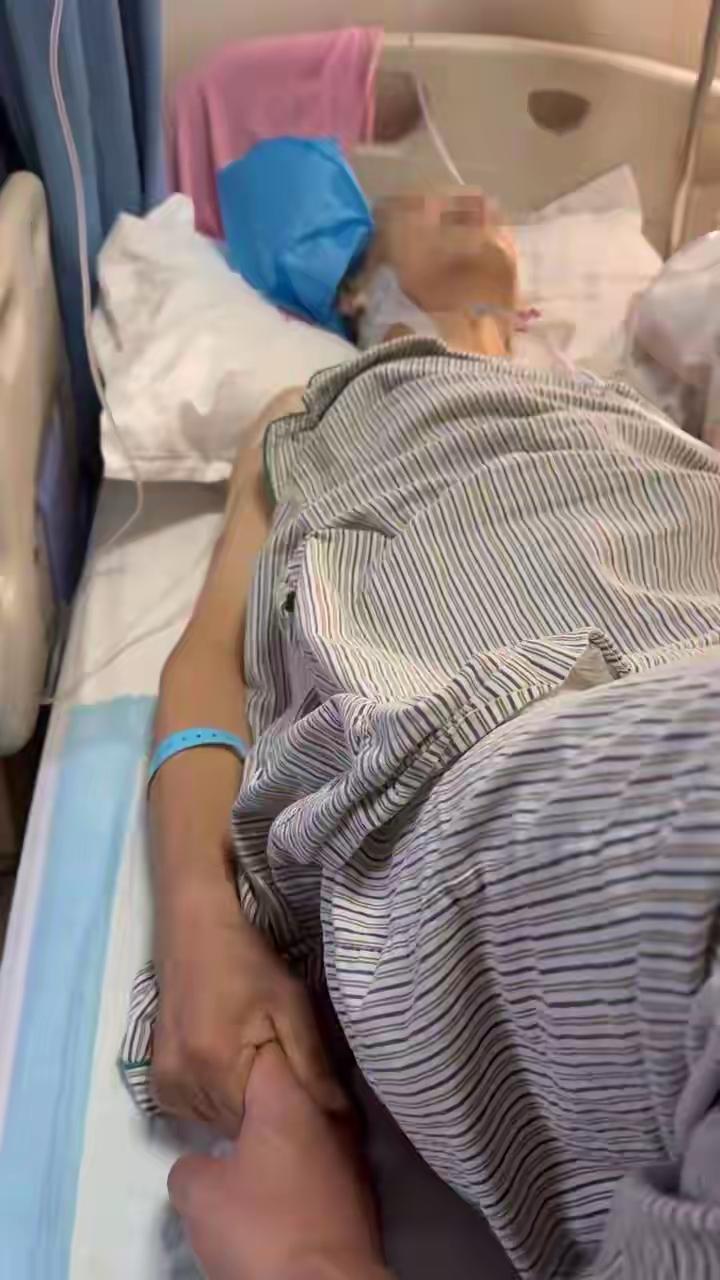 离谱！手术橡胶管遗留体内，老人二次开刀、丢了工作，医疗维权太难了重庆一名胆