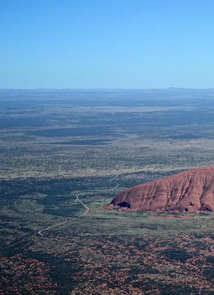 上班久了,你有没有发现这样一个现象:职场里最靠谱的人,往往既有本事,又不巴结领