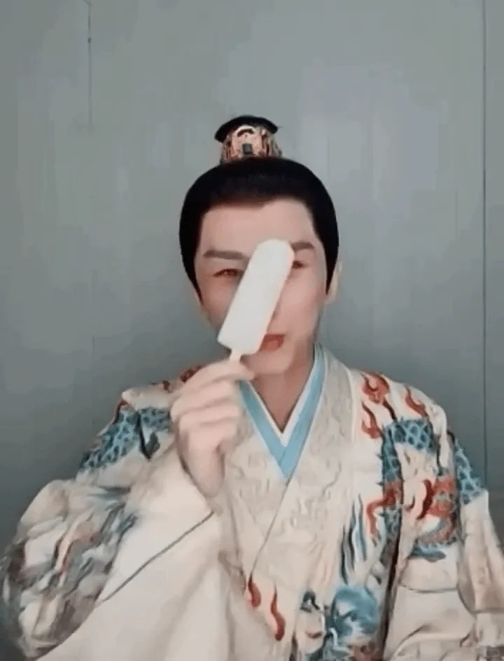 成毅直播假吃冰棍成毅最近剧怎么样？我本来对他无感看了他拍动作戏居然无替身一气呵成