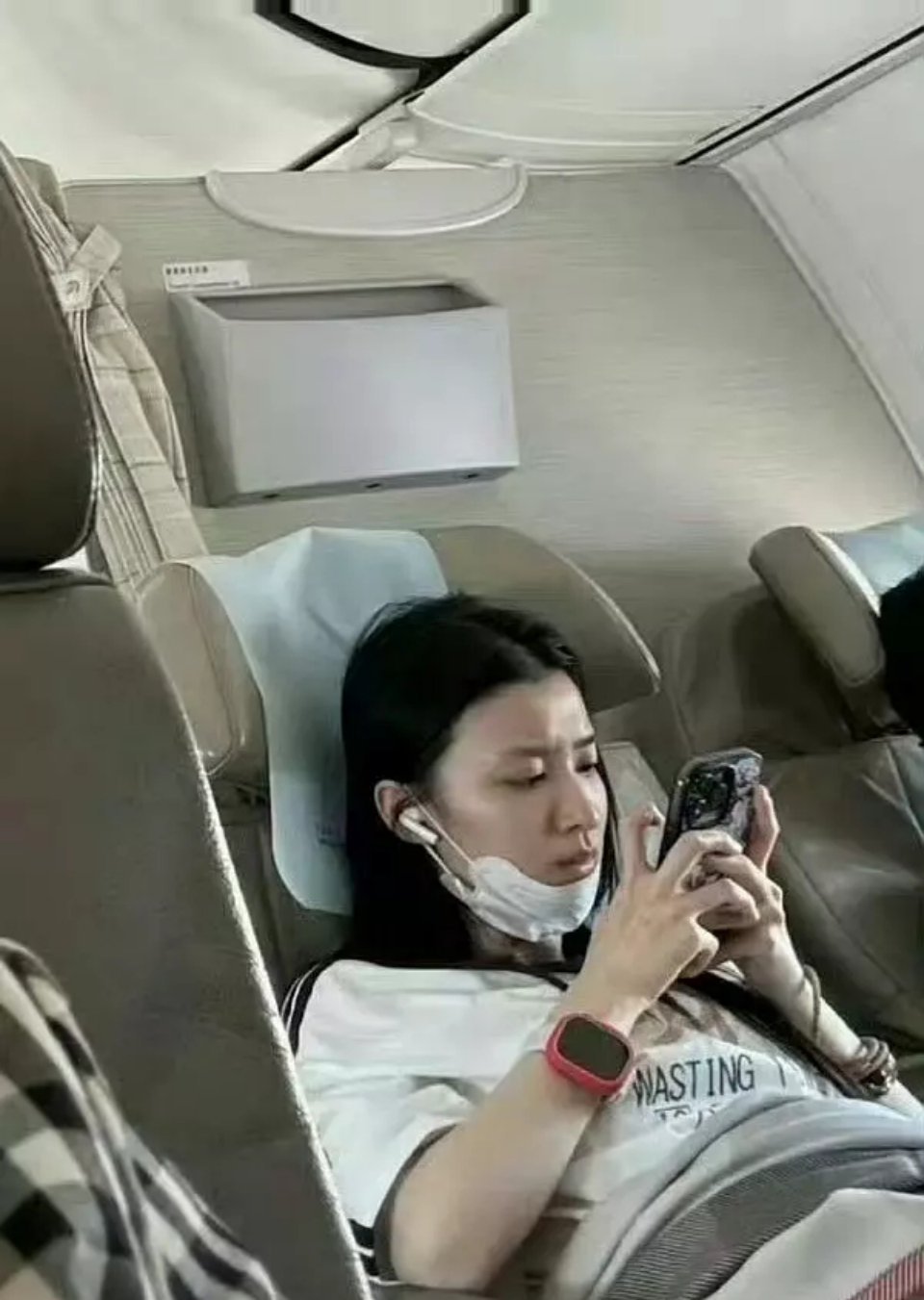解决自己容貌焦虑的最好方法就是看看王楚然的素颜​​​