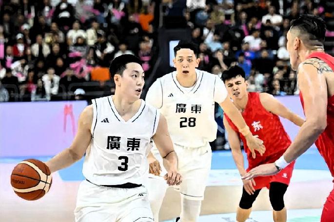 广东男篮是本届全运会男篮成年组的夺冠最大热门。他们是唯一报满16人的球队，阵容