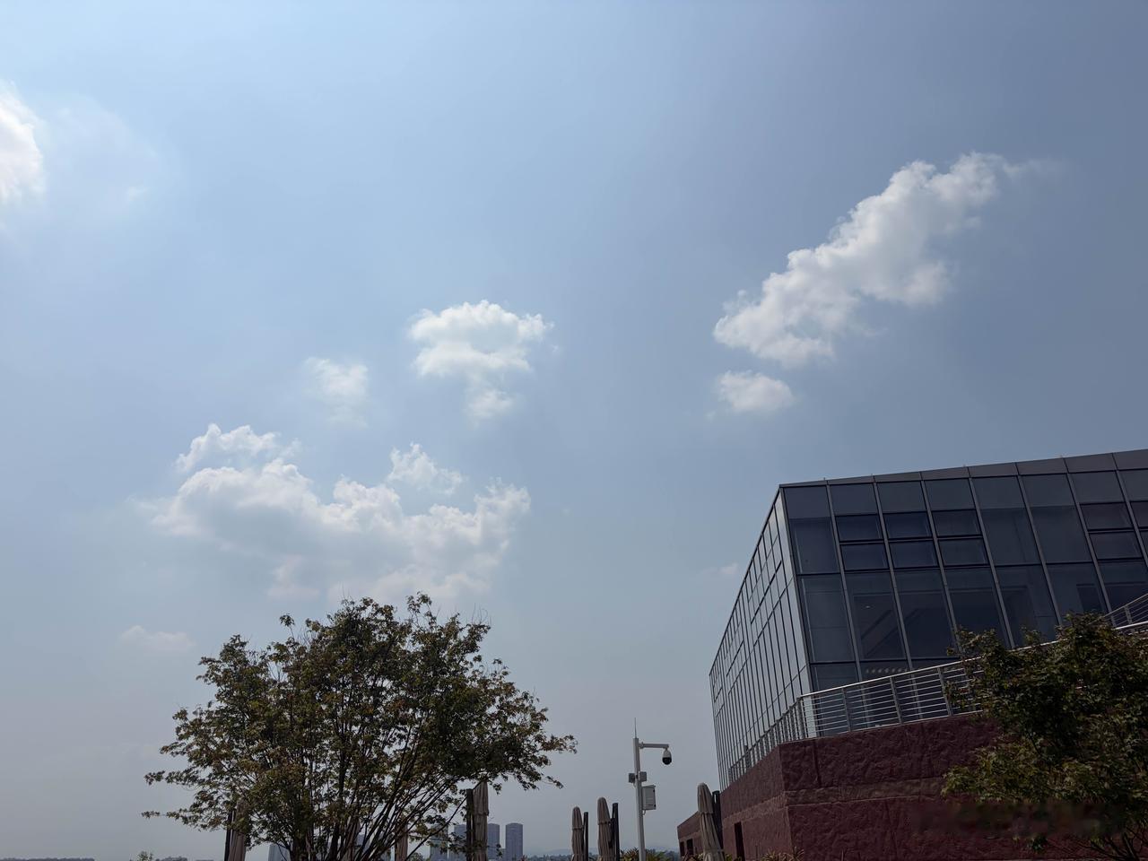 你感觉灵活就业缴纳社保压力大吗?灵活就业交社保，压力大吗？大。在眉山，一