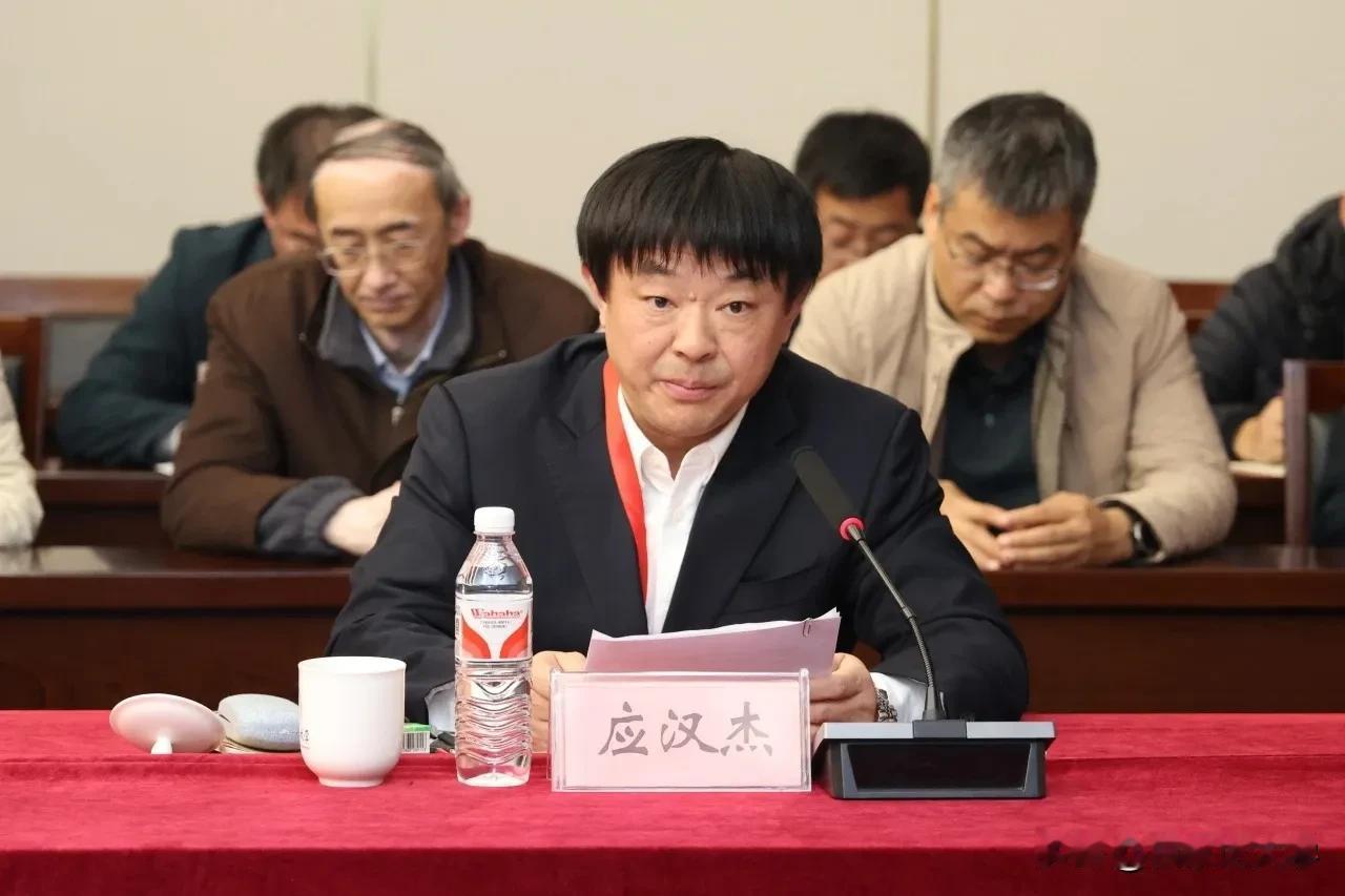 院士当校长不长久？最近一段时间，江苏、江西和山东的3所高校院士校长先后离任，