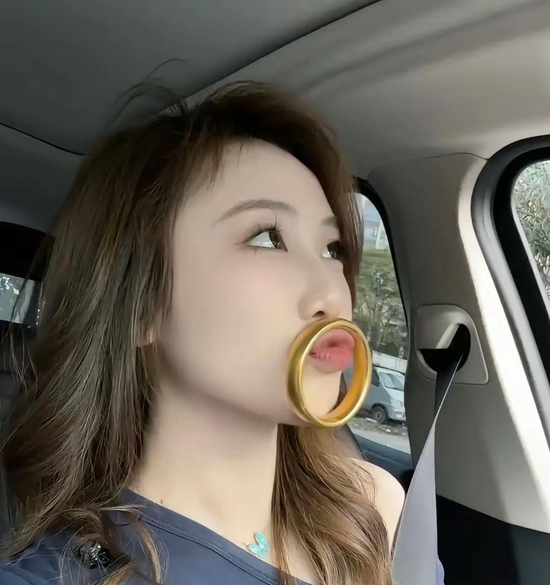 都要碎了！金价这是彻底失控了吗？​11月30号那天，我陪老婆挑金镯子，50克要