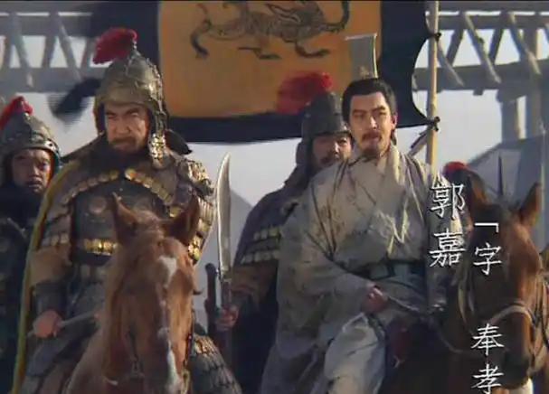 《三国演义》中郭嘉的生平虽有演义但是与《三国志》大致相同。书中罗贯中对郭嘉的夸赞