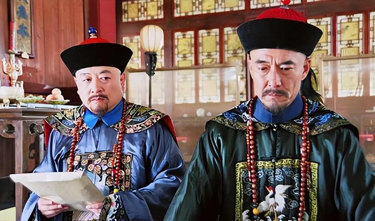 清代大九卿和小九卿是按照什么标准来区分的？分别包括哪些具体人物官职呢？1722