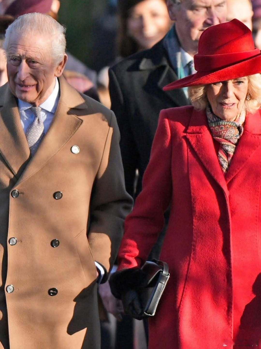 英国王室🇬🇧🎄12月25日，英国王室成员在桑德林厄姆的圣玛丽玛格达琳教堂