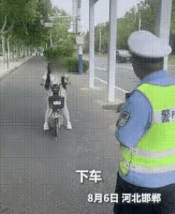 没想到上人民日报了！河北邯郸鸡泽县街头出了件挺有意思的事儿。一个看起来年纪不