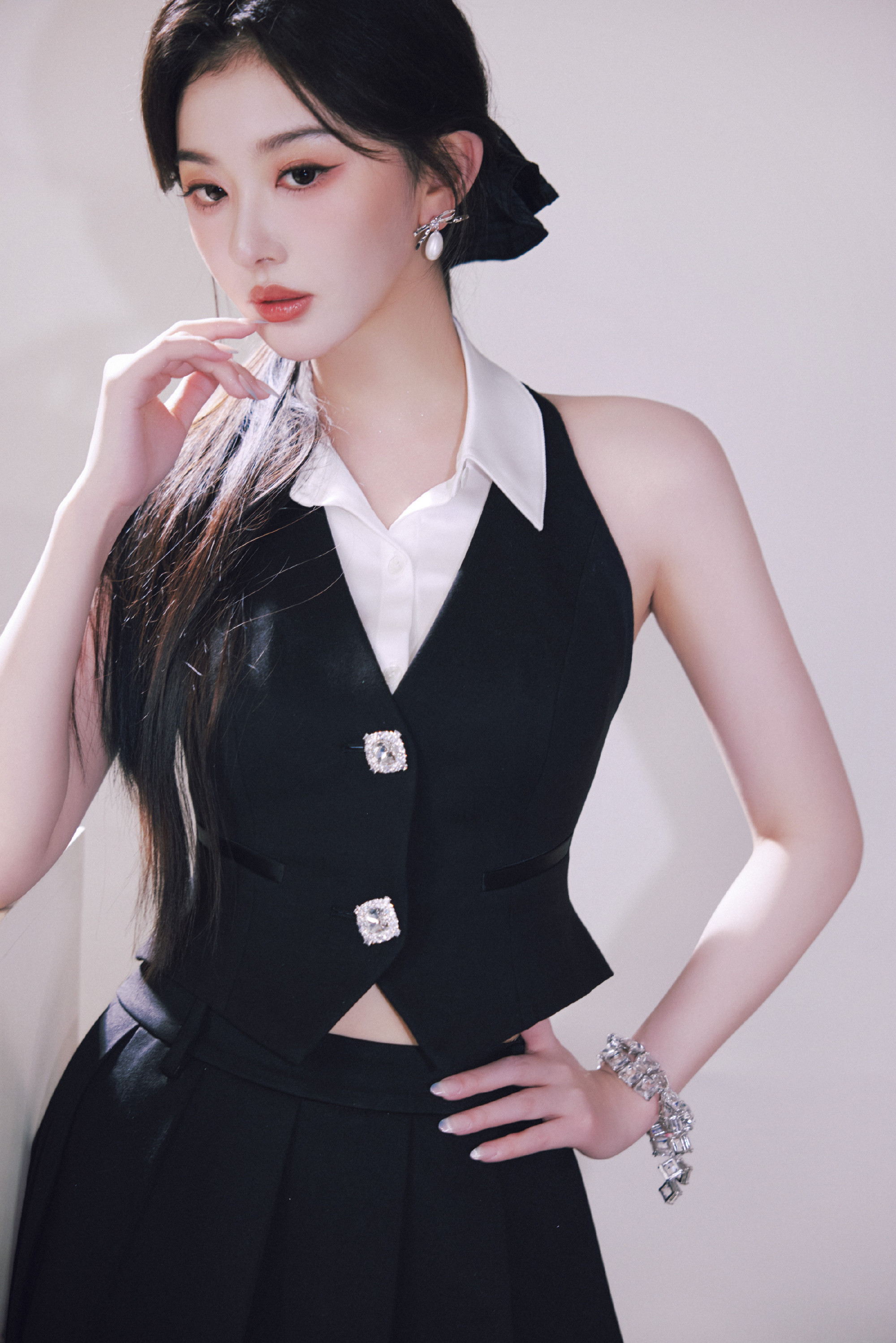 孔雪儿小黑裙穿搭，元气能量，嗨翻职场。孔雪儿