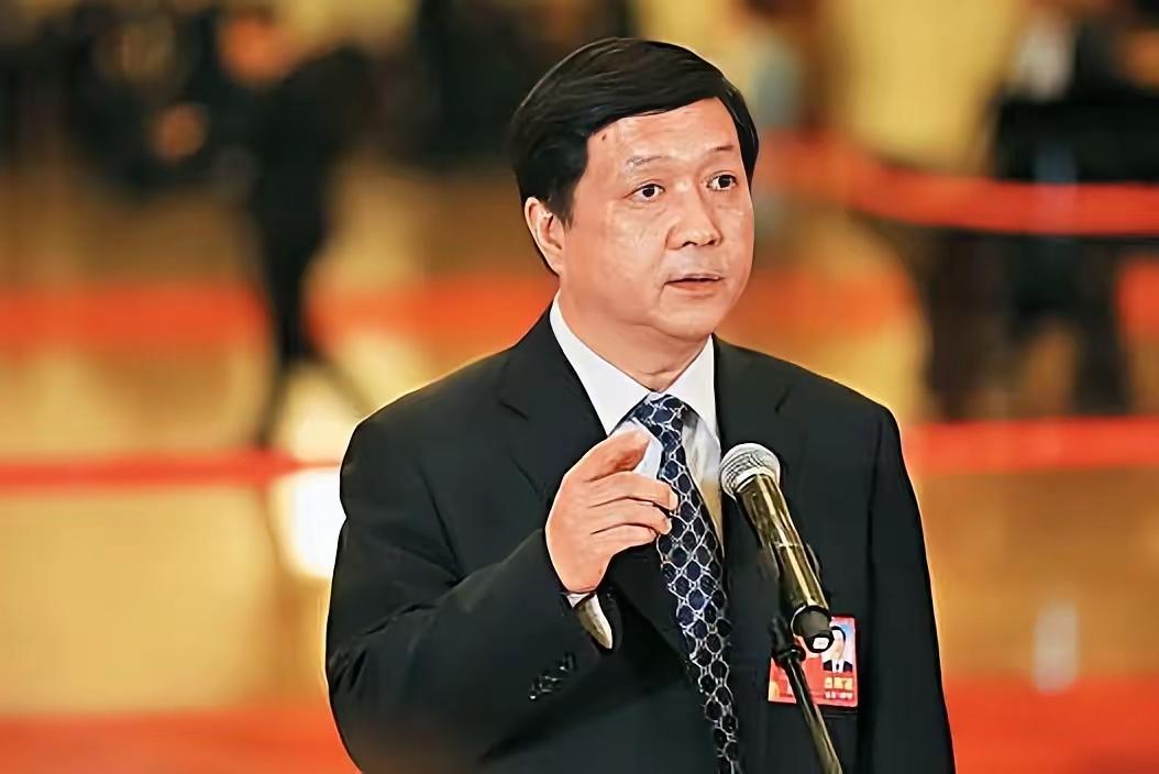 瞒不住了！就在这两天，中科院的官网上，有个变化不简单：歼-20的总设计师杨伟，简