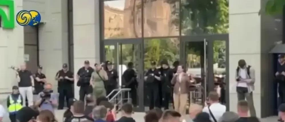 乌克兰乱套了，泽连斯基这回真悬了乌克兰这出大戏，剧情反转