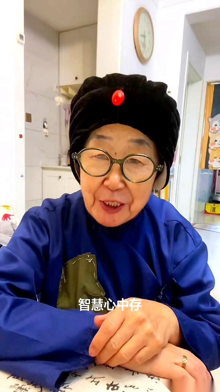 哎哟喂，今儿个刷手机，看到一招儿，把我这个老母亲的心都给揪起来了！你们听听，开学