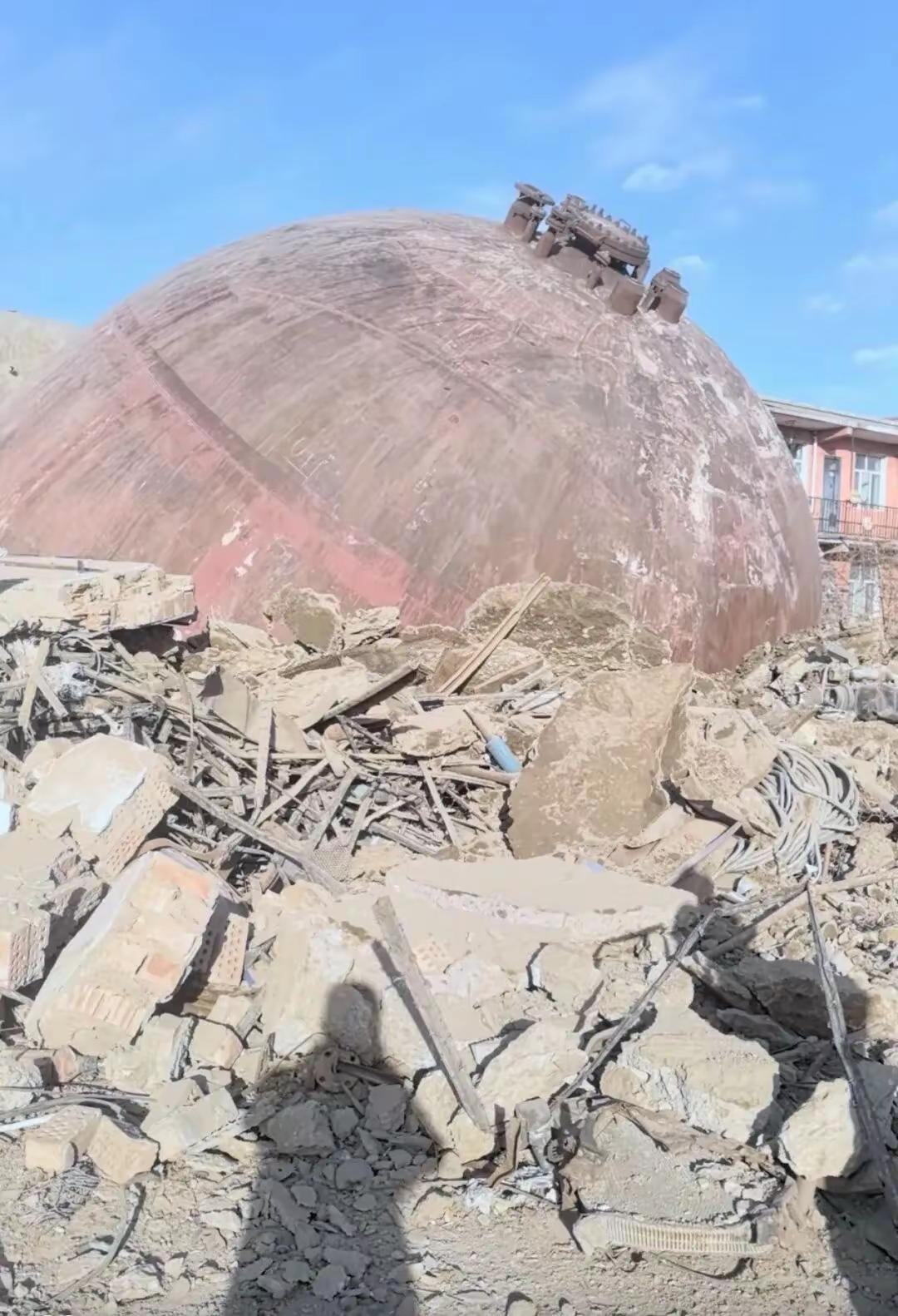 “轰隆一声巨响，还以为是地震！”1月18日下午3点05分，内蒙古包头市九原区尔甲