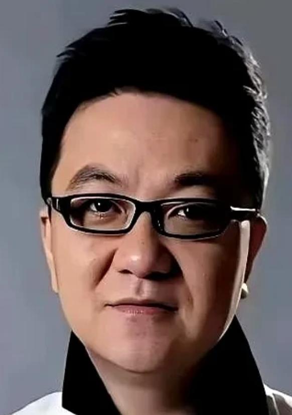 董路又开炮了，这次对准的是自己足球小将的家长。起因挺简单：小球员李昊炎妈妈接受