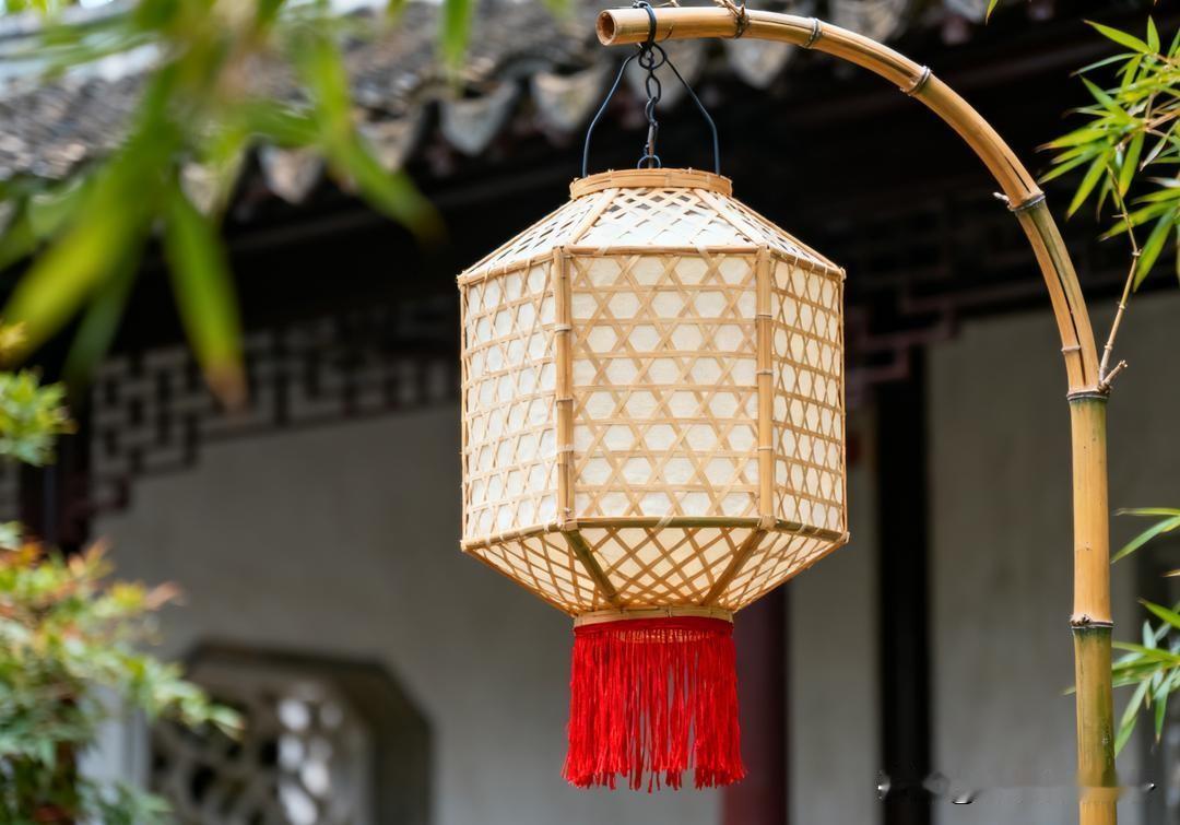 九八年我和村里五个人到船上装黄沙，船老板三十来岁，妻子长的如花似玉，船老板热情大