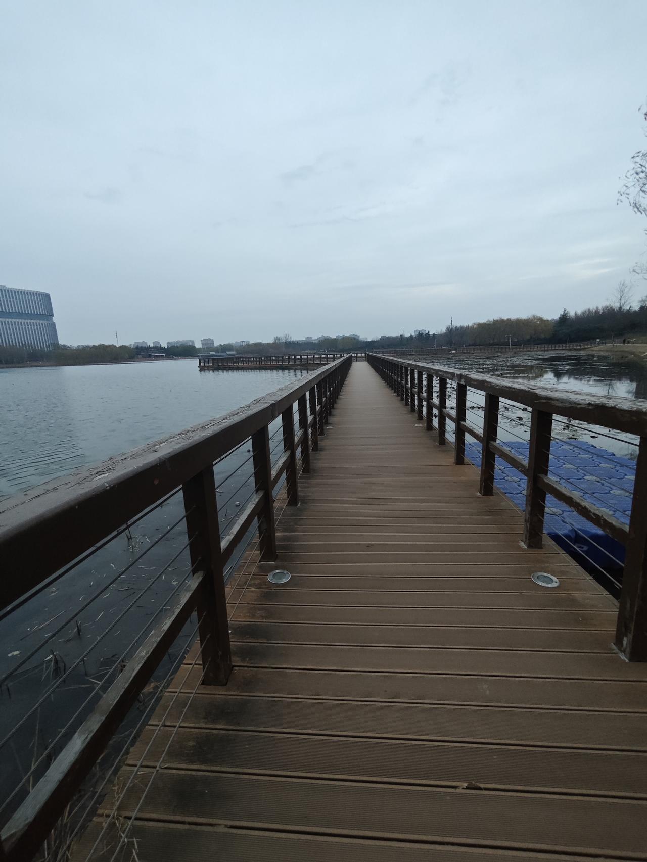 六十岁以后，如果保持这几种生活方式，你一定能健康长寿。第一，吃饭的时候，一