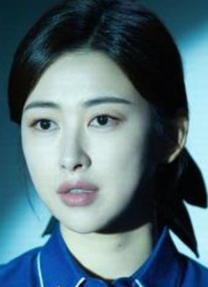 电视剧《蜜语纪》中，许蜜语因晋升迅速且表现出色，遭到了同事的眼红与排挤。许蜜语