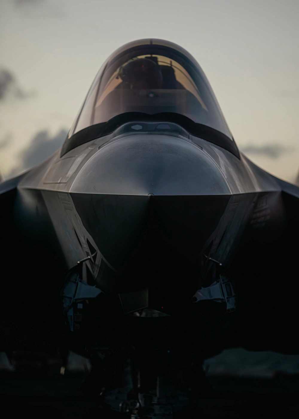 华盛顿号已进入南海——美国国防部下属网站发布的消息，11月17号，美国海军华盛顿