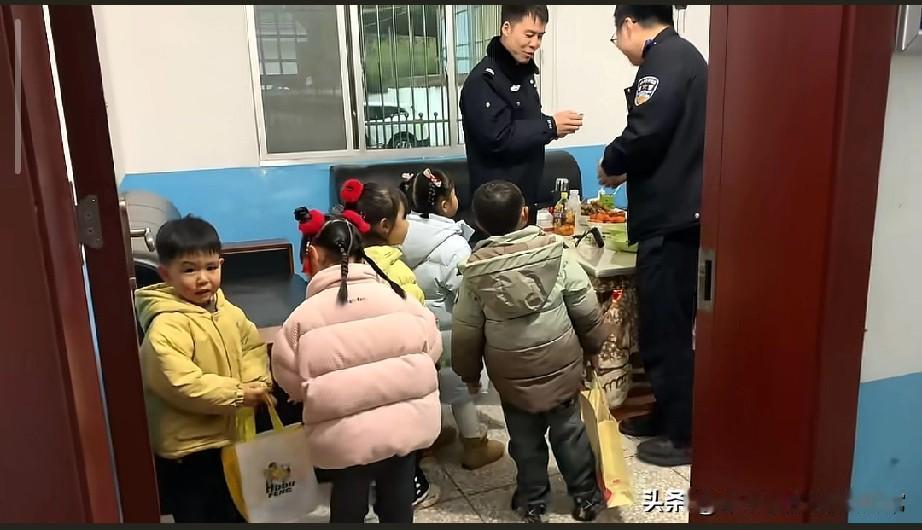 小孩组团去派出所讨红包这操作我看傻了！大年初一，我刷到个视频，直接笑喷了