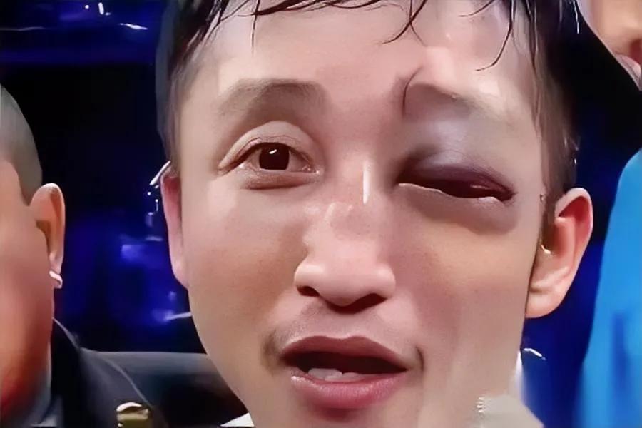 成龙这话太扎心了我看完都愣了你敢信他跟林凤娇结婚二十多年，一直防着对方管