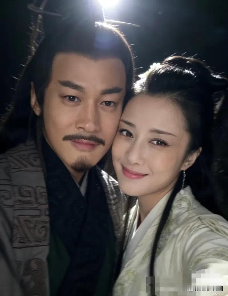 《武汉传奇》饰演虞姬的李依晓官宣来宿迁，继何润东霸王归乡后，她正式回应“五月见”