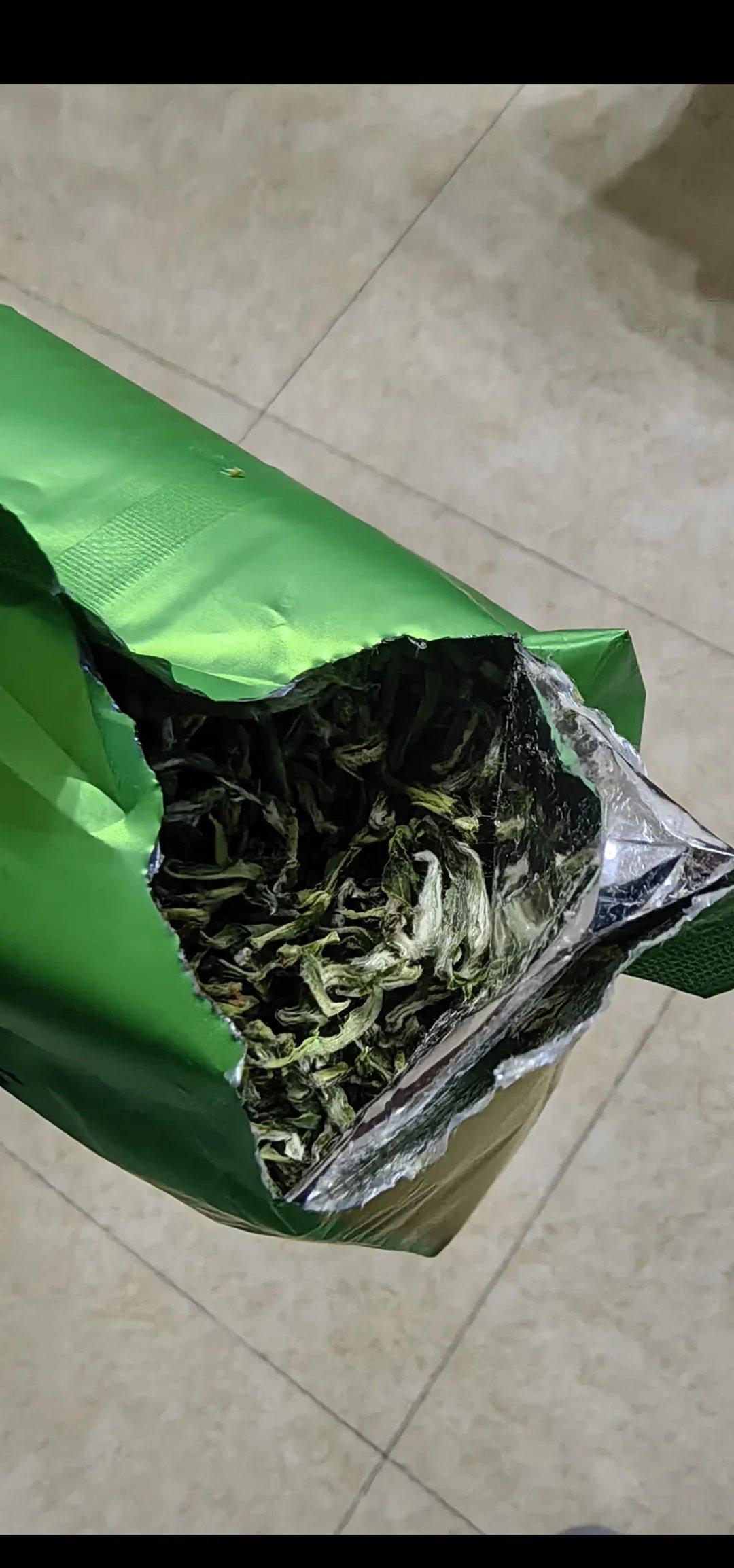过期的茶叶不能喝过期的茶叶能否饮用不能一概而论。茶叶含茶多酚、咖