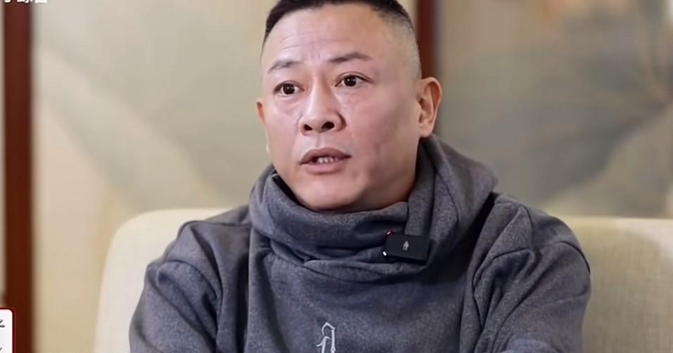 演员陆诗雨说：“我的父亲是一名焊工，我的母亲是普通的家属工，我的家庭环境不是很好