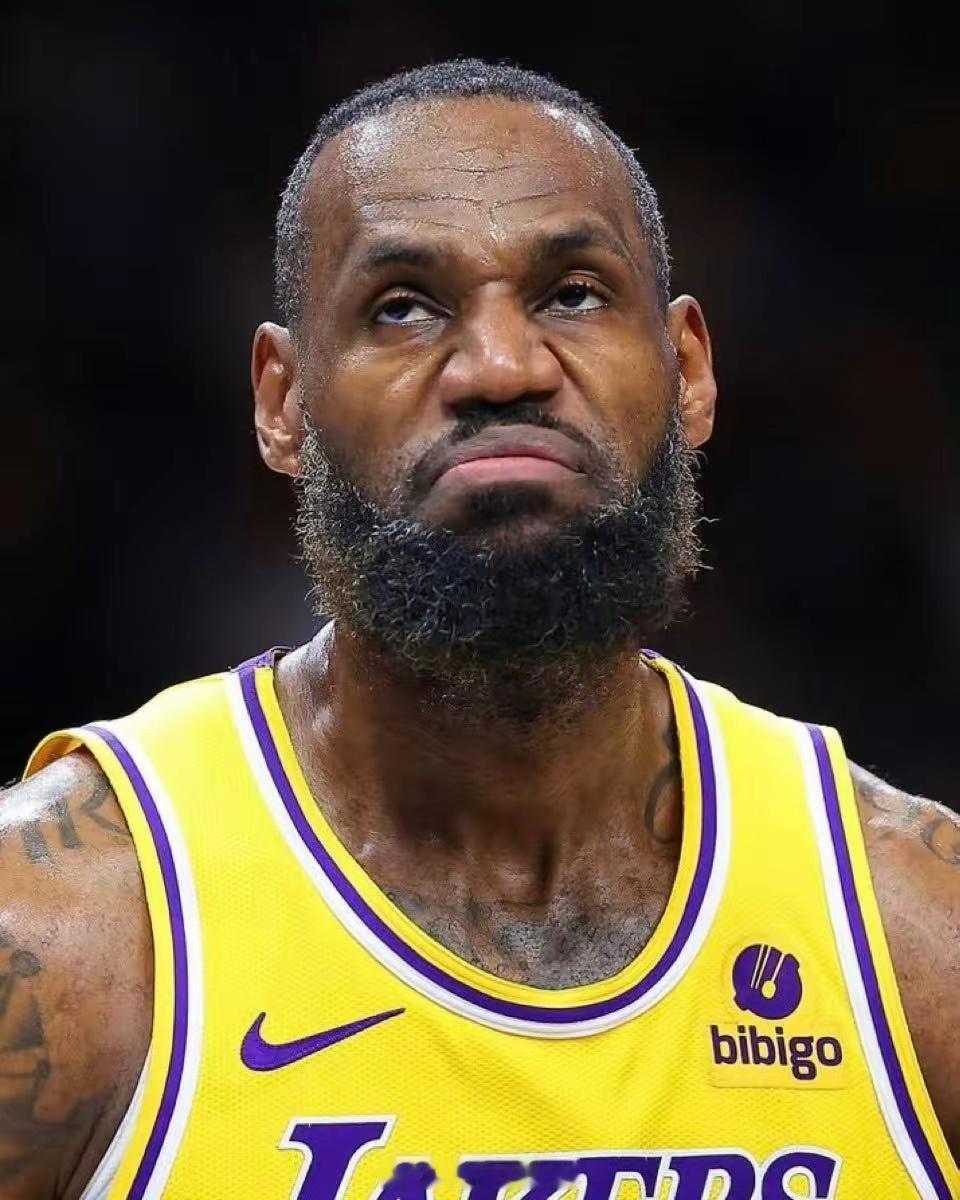 本赛季的詹姆斯与杜兰特终究不是一个档次的！40的老詹打了6场，场均才14