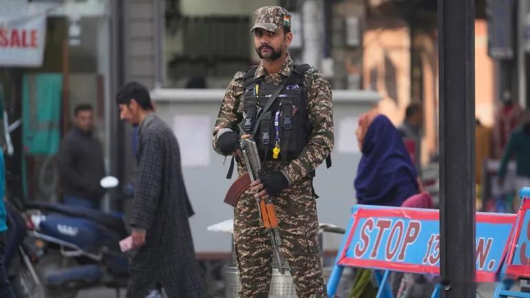 印度控制的克什米尔地区警察局发生爆炸致九人死亡在印度控制的克什米尔首府斯利那