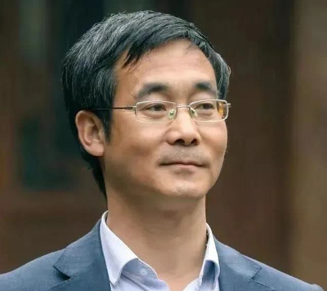 郭昭弟，西和县稍峪镇郭河村人。现任教于天水师范学院，是全国优秀教师。教学成果丰硕