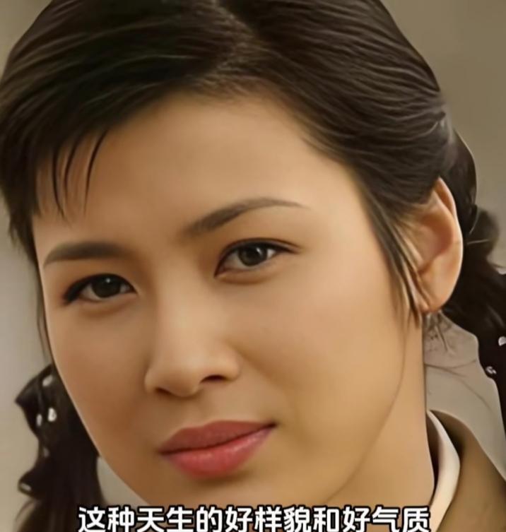 一张国泰民安脸，优雅大气，稳重大方，一看就是贤妻良母型