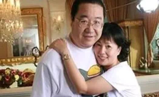 英达深情的说：“我最不想伤害的还不是梁欢，而是英如镝”！这就是英达不待见