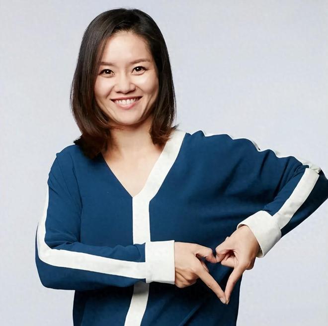 李娜成为国民级女运动员，她的转型展现出不一样的风采。退役后，她的生活如诗如画，家