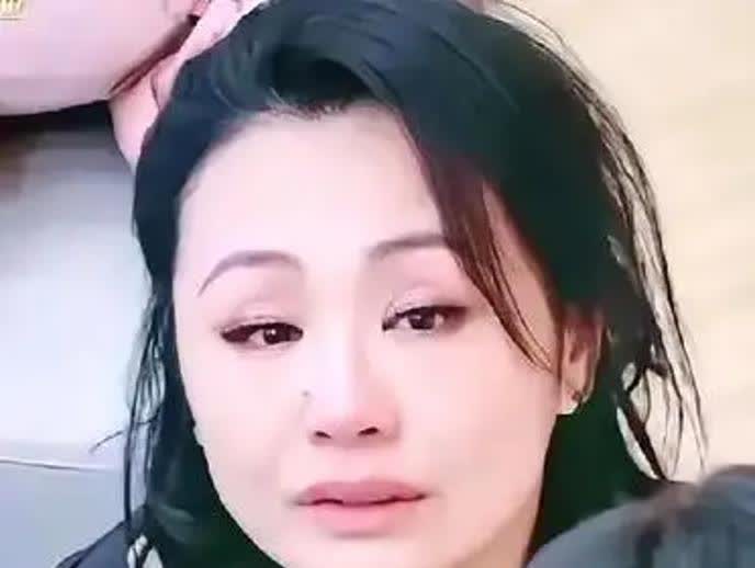 挣再多钱，在健康面前也不值一提了！曹颖患癌直呼，放不下儿子！她这两年可没少挣钱，