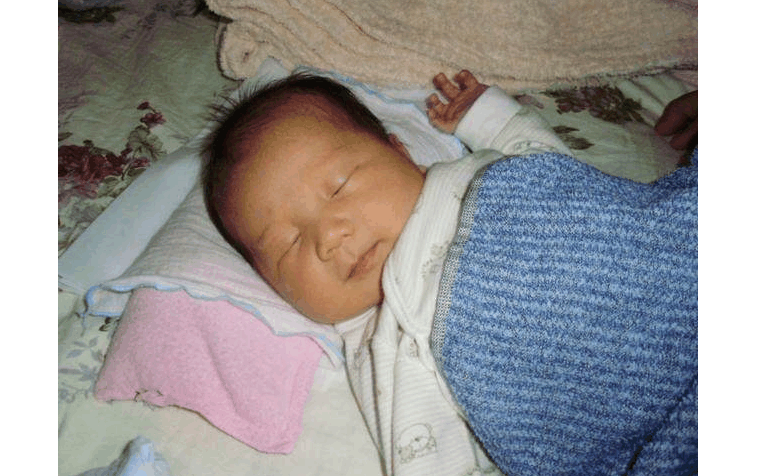 宝宝睡觉出现这几种现象, 妈妈就要警惕, 孩子可能是生病