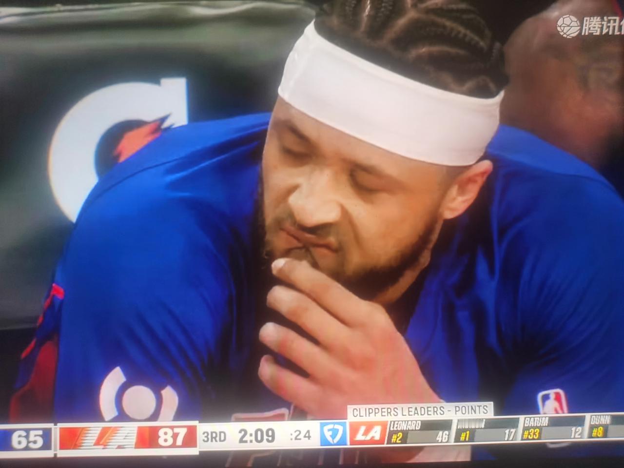 活塞反应太慢了东部第一活塞客场99-112，不敌快船。面对快