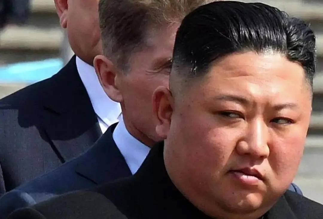 金正恩豁出去了。要知道，从去年10月第一次派出1.1万人，到如今总兵力