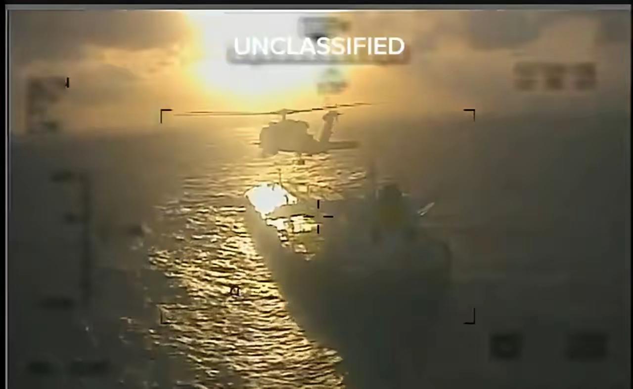 横的怕不要命的！贝拉1号这次给全世界的轮船打了个样:美国海军就是纸老虎24号当