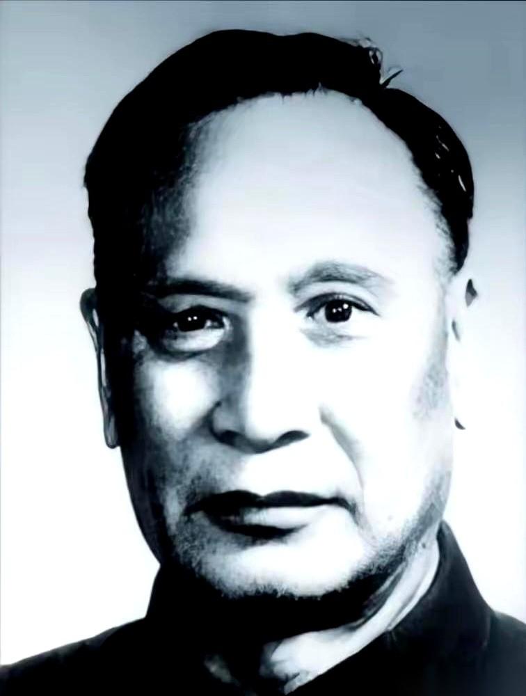 翻开1950年春天的人事档案，一场本该顺理成章的任命，直接在会场上砸出了一个巨坑