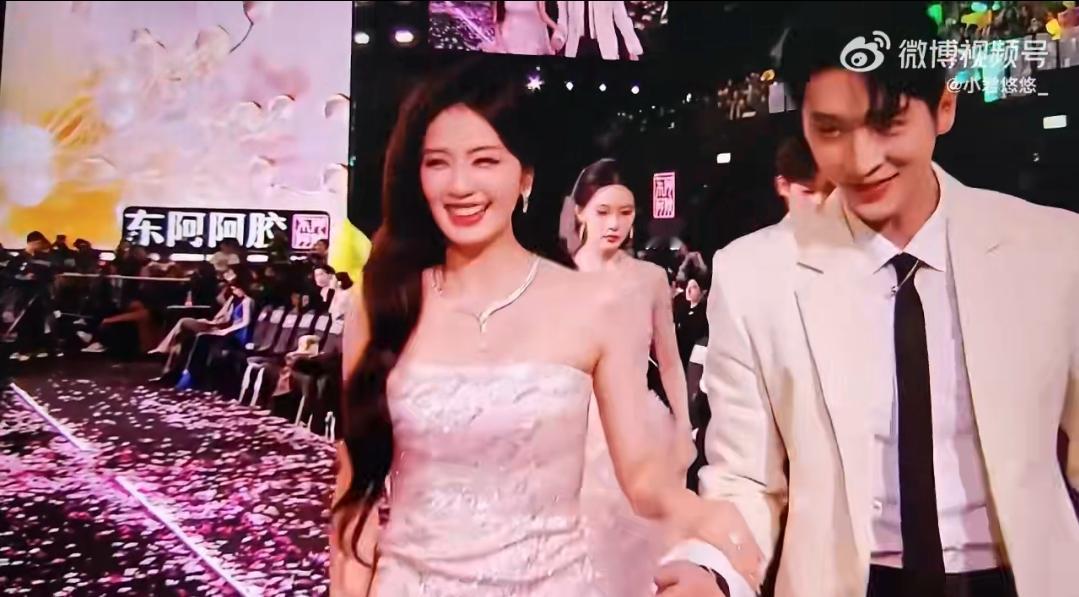 年度名场面：孟子义“三摔三暴”直接把全场吓出表情包孟子义又摔了，而且是“三