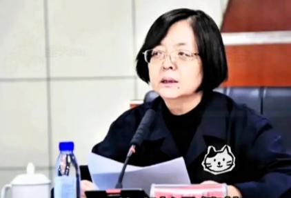 包钢这回算是让人开了眼，掌舵千亿级国企的，居然是个从焦化厂爬出来的“女强人”—